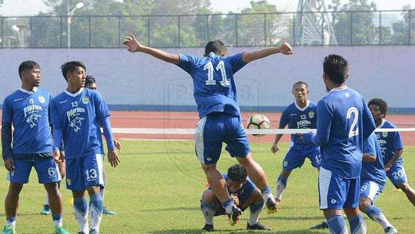Suasana latihan pemain Prsib Bandung.