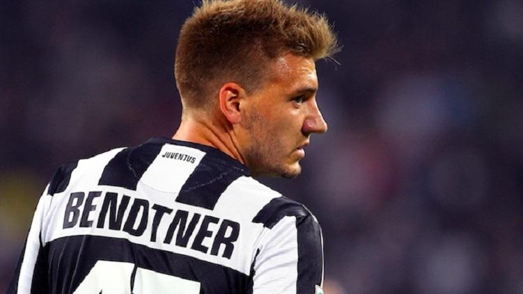 Nicklas Bendtner secara blak-blakan menceritakan kebiasaan merokok para pemain Juventus, terutama Gianluigi Buffon dan Andrea Pirlo. - INDOSPORT