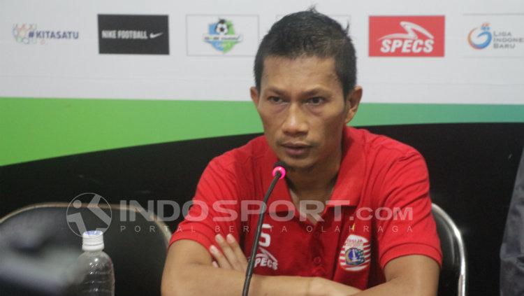 Kapten Persija Jakarta, Ismed Sofyan dalam tengah berbicara saat jumpa pers.