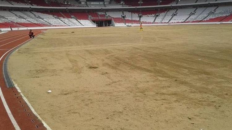 Stadion Utama GBK rumputnya dipindahkan. - INDOSPORT