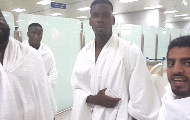 Paul Pogba lakukan umrah di tahun 2017. Copyright: Reportasenews.com