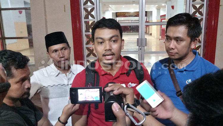 Tim verifikasi PT LIB. - INDOSPORT