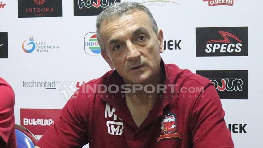 Milomir Seslija, Usai Kalah Lawan Persipura, Madura United Bertekad Ambil Poin Kandang. Copyright: Fitra Herdian/Indosport.com