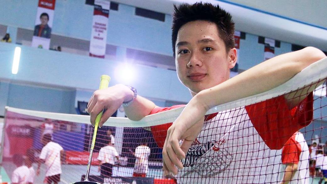 Tangan Kevin  Sanjaya  Digenggam Wanita Misterius INDOSPORT