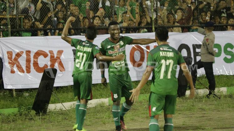 PSMS vs Arema FC.