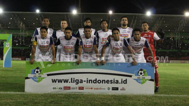 Skuat Arema saat ditaklukkan PSMS Medan.