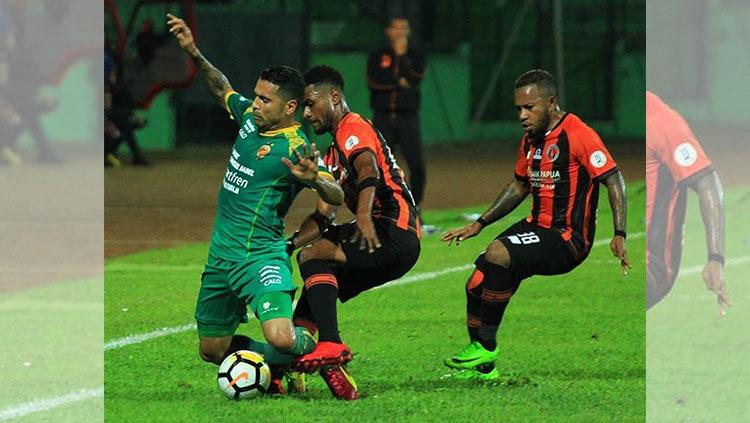 Perseru Serui vs Sriwijaya FC.