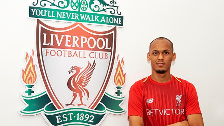 Potret Fabinho resmi berseragam Liverpool. Copyright: INDOSPORT