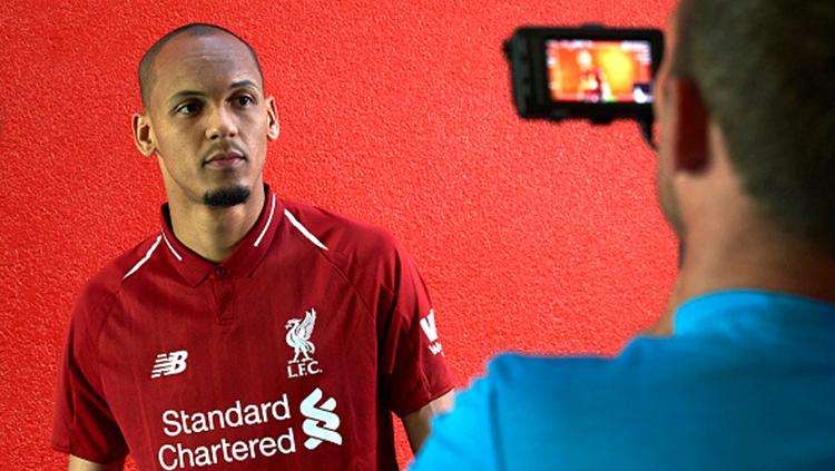 Potret Fabinho resmi berseragam Liverpool. Copyright: INDOSPORT