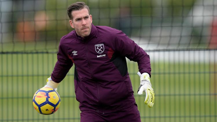 Adrian San Miguel dilirik Liverpool untuk menggantikan Simon Mignolet yang hengkang ke Club Brugge.