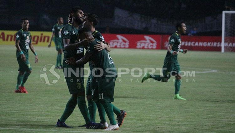 Selebrasi para pemain Persebaya.