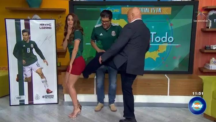 Yanet Garcia dan Jorge Van Rankin (mengenakan jersey Meksiko). - INDOSPORT