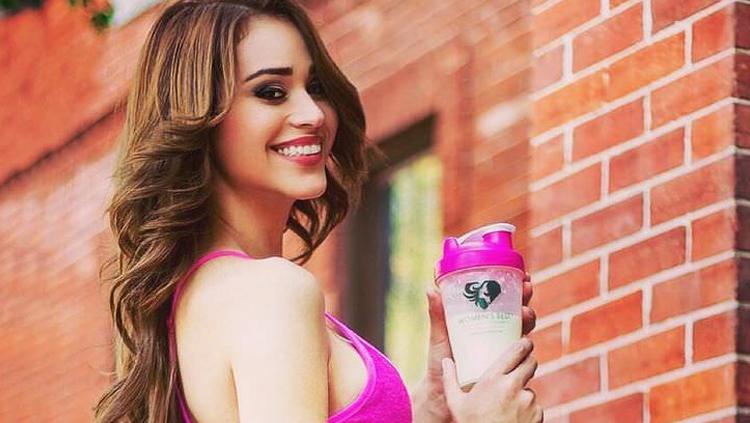 Presenter asal Meksiko, Yanet Garcia sempat menyandang status sebagai penyiar cuaca paling seksi di dunia.