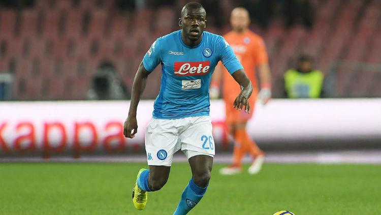 Kalidou Koulibaly menjadi incaran Manchester City dengan klub Liga Inggris itu siap menyerahkan 2 pemainnya ke Napoli demi mendapatkan sang bek tengah. - INDOSPORT