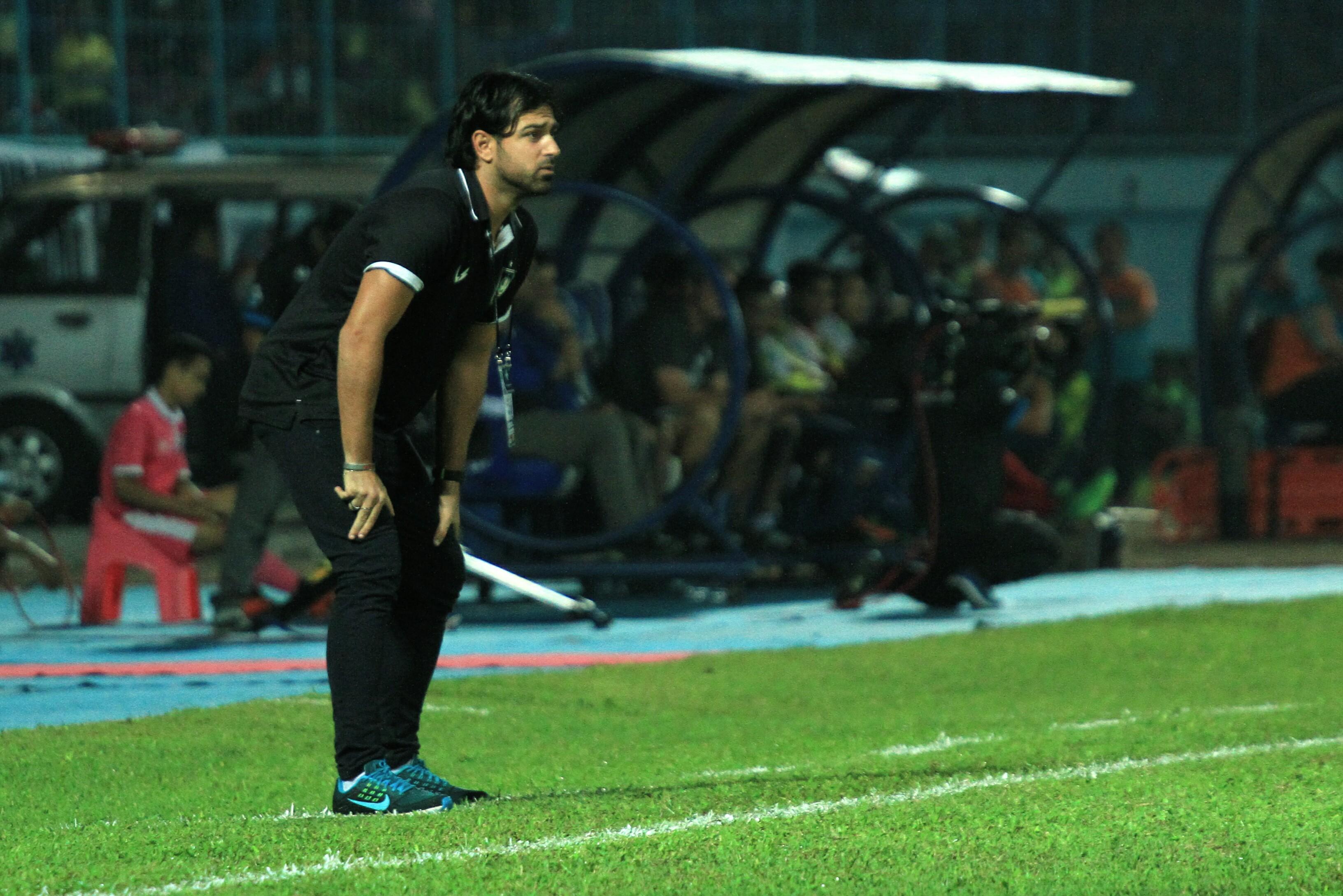 Pelatih asal Italia, Vincenzo Alberto Annese, disebut batal latih Timnas Indonesia.