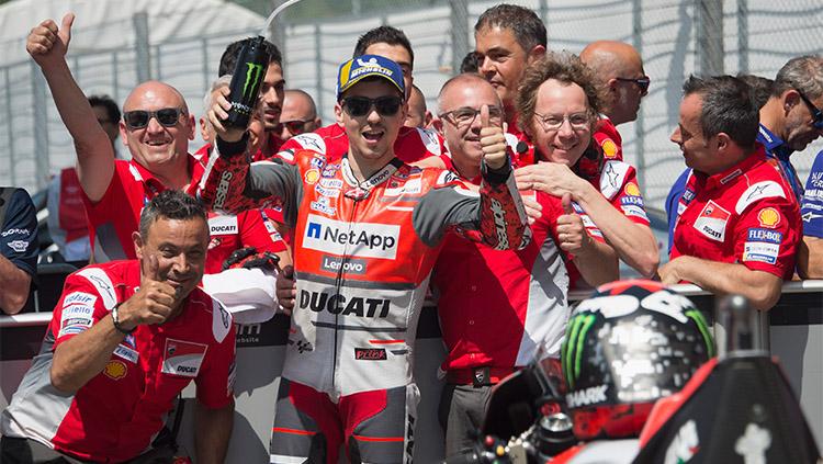 Jorge Lorenzo bersama dengan tim Ducati. - INDOSPORT