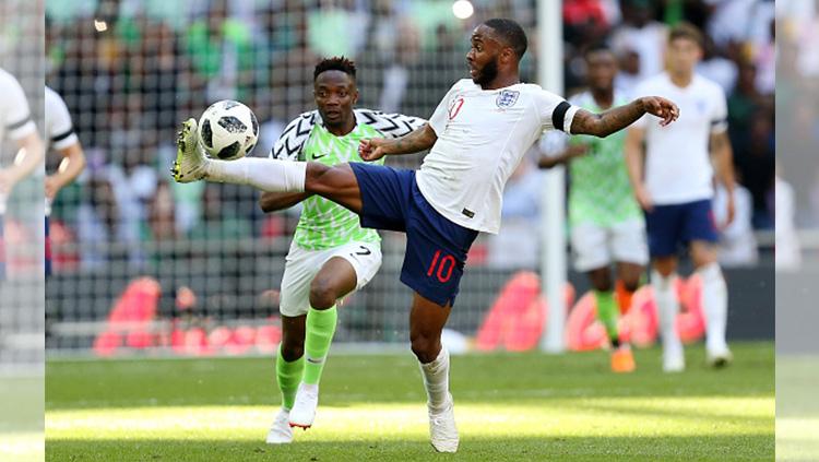 Bintang Manchester City, Raheem Sterling, mendapatkan kepercayaan penuh untuk menggunakan nomor punggung 10 pada Piala Dunai 2018 nanti. - INDOSPORT