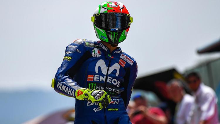 Valentino Rossi mengatakan bahwa mengontrak pembalap di awal-awal musim adalah langkah yang keliru. - INDOSPORT