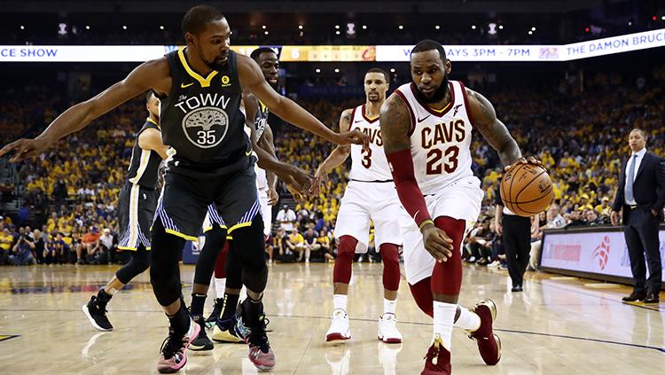NBA All Star 2023 sudah memasuki tahap fan voting, LeBron James dan Kevin Durant pun menjadi pemain paling banyak mendapatkan suara.