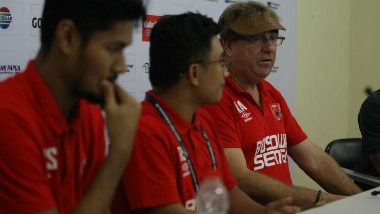 Pelatih PSM Makassar, Robert René Alberts saat jumpa pers usai pertandingan menghadapi Persipura Jayapura, pekan ke-12 Liga 1 2018. - INDOSPORT