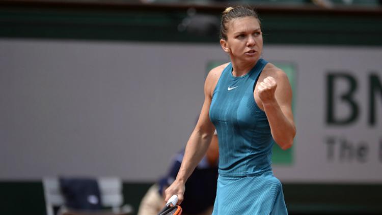 Simona Halep menang atas Elise Mertens di babak empat Prancis Terbuka 2018. Copyright: INDOSPORT