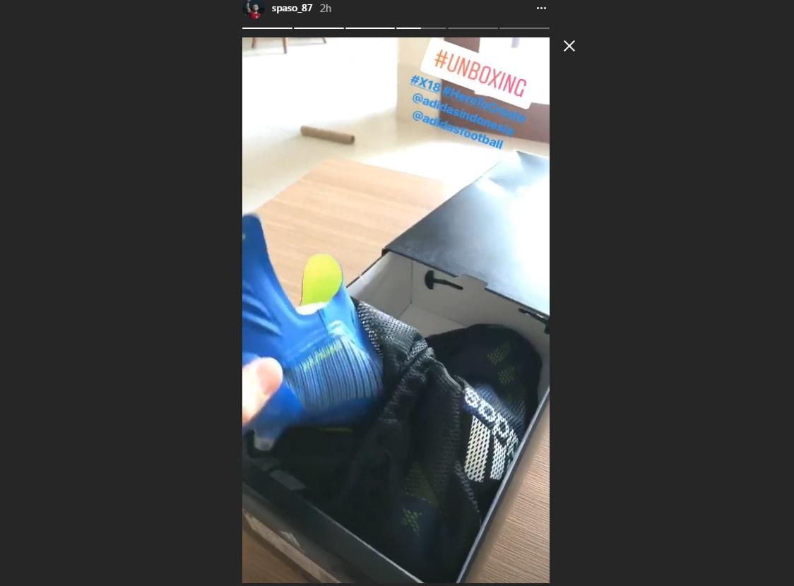 Unboxing sepatu baru Spasojevic. Copyright: @spaso_87