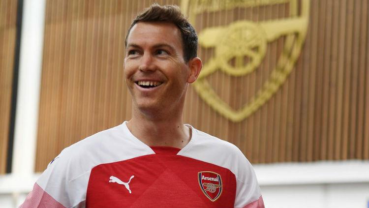 Stephan Lichtsteiner resmi bergabung dengan Arsenal dari Juventus. Copyright: twitter.com/Arsenal