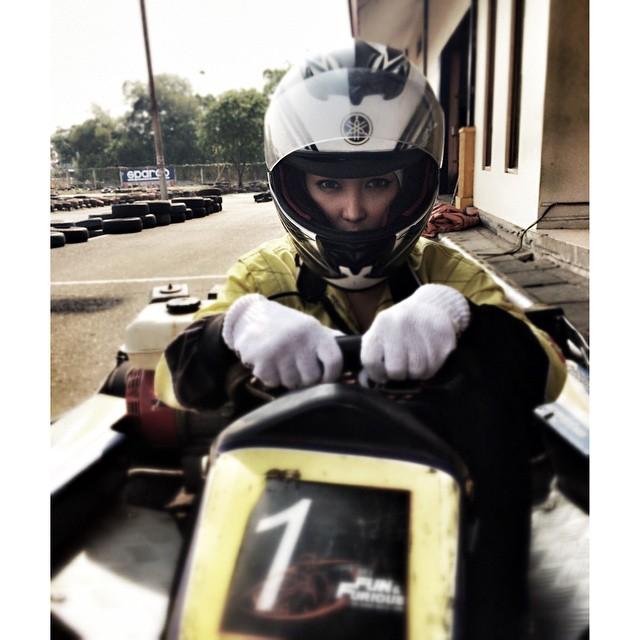 Chant Felicia saat olahraga Gokart. Copyright: instagram @chantfelicia