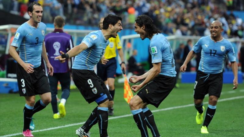 Luis Suarez dan Edinson Cavani saat memperkuat Timnas Uruguay. Copyright: Getty Images