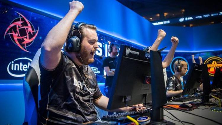 Banyak masyarakat yang penasaran, berapa kira-kira gaji seorang pro player tim eSports?