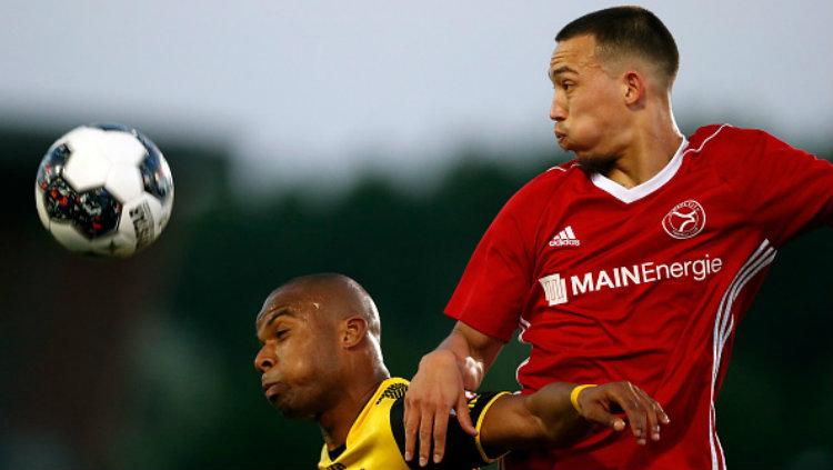 Gaston Salasiwa (kanan) ‘diajak’ memperkuat skuat Garuda oleh para warganet.