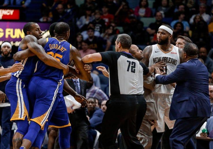 Kevin Durant berkelahi di lapangan. Copyright: Derick E. Hingle-USA TODAY Sports