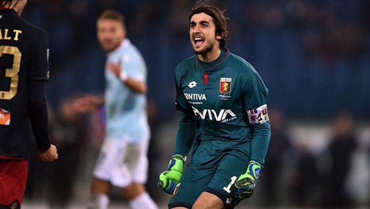 Kiper utama Genoa, Mattia Perin resmi berseragam Juventus. - INDOSPORT