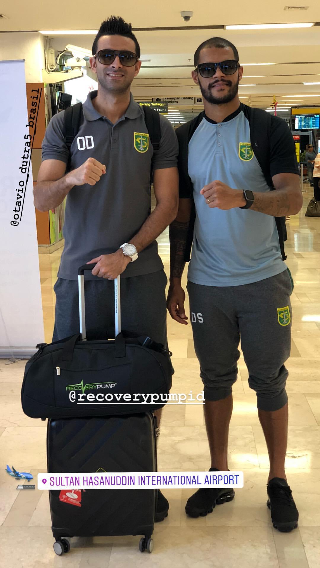 David Da Silva (kanan) dan Otavio Dutra, dua penggawa Persebaya Surabaya. Copyright: Instagram David Da Silva