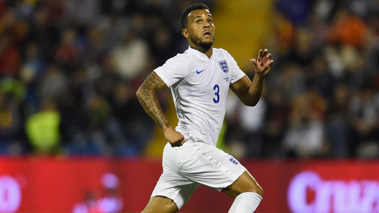 Arsenal dan AC Milan tengah berebut untuk mendapatkan tanda tangan bek kiri Southampton, Ryan Bertrand, di bursa transfer musim panas mendatang.