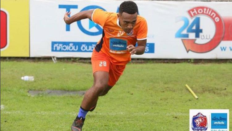 Pemain Port FC Terens Puhiri.