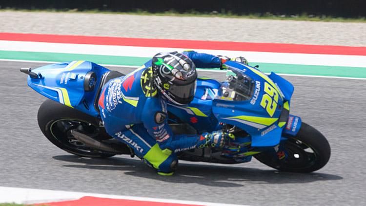 Andrea Iannone saat berada di lintasan balap.