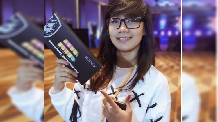 Indri Sherlyana, atlet eSports cantik Copyright: instagram@indrisherlyana