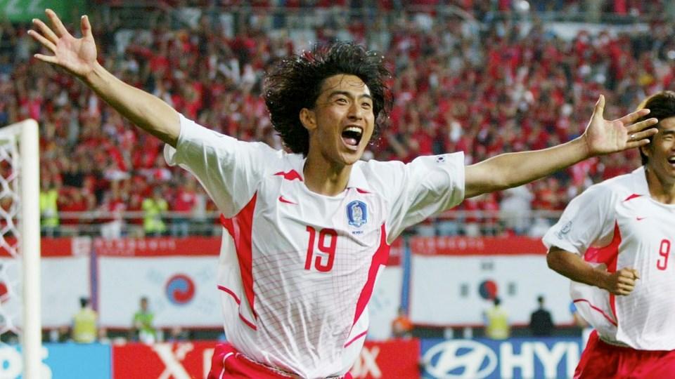 Selebrasi pemain KoreanSelatan, Ahn Jung-Hwang usai menjebol gawang Italia di Piala Dunia 2002
