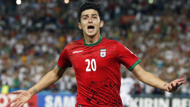 Dipanggilnya penyerang Bayer Leverkusen, Sardar Azmoun, untuk membela Timnas Iran menuju Piala Dunia 2022 justru menimbulkan kontroversi. - INDOSPORT