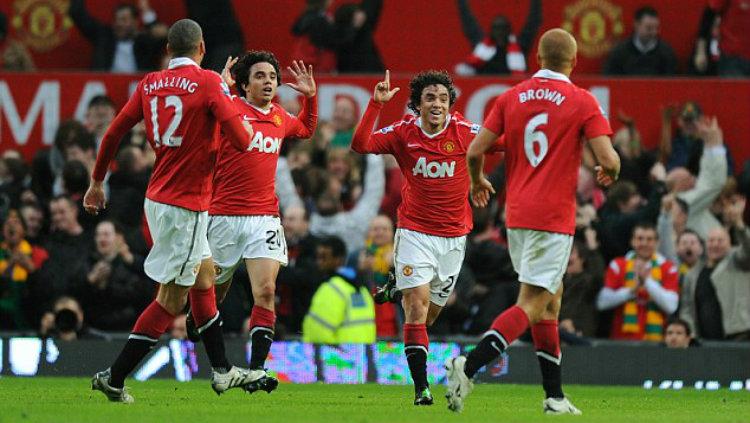 Fabio dan Rafael Da Silva yang sempat memperkuat Manchester United.
