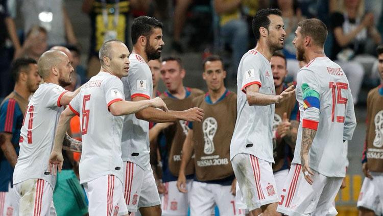 Diego Costa selebrasi dengan pemain Timnas Spanyol lainnya. - INDOSPORT