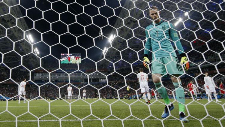 Kiper Timnas Spanyol, David De Gea melakukan blunder yang berujung gol kedua Cristiano Ronaldo di laga menghadapi Portugal, Sabtu (16/06/18) dini hari WIB. - INDOSPORT