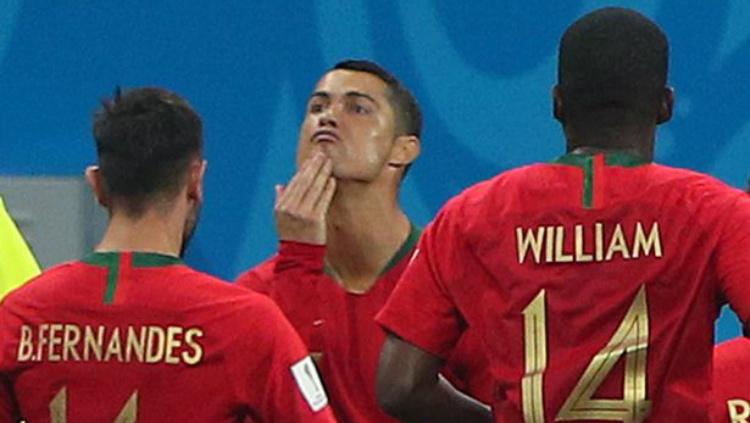 Cristiano Ronaldo berhasil mencetak hattrick untuk Portugal dalam laga Kualifikasi Euro 2020 kontra Lithuania, Jumat (15/11/19), sang kakak, Katia Aveiro, angkat suara. - INDOSPORT