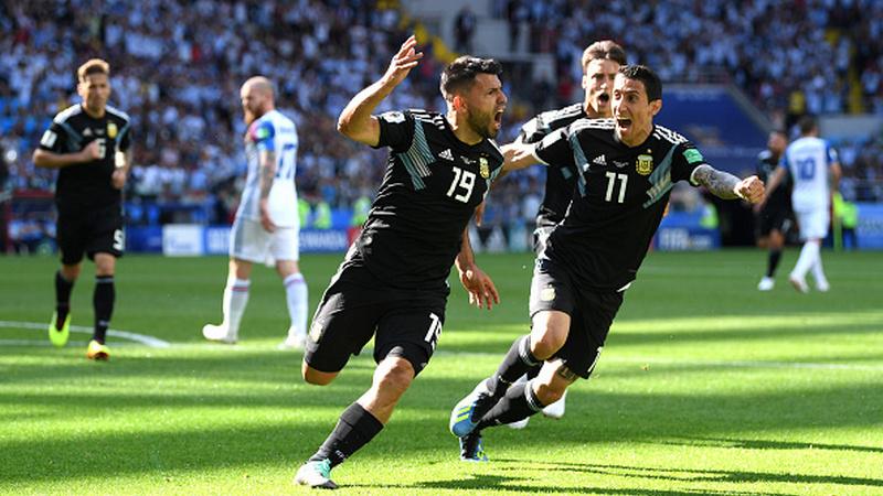 Sergio Aguero merayakan golnya ke gawang Islandia