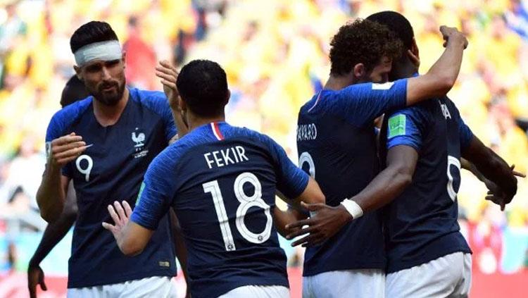 Nabil Fekir meminta maaf pada Olivier Giroud setelah tidak sengaja mencolok matanya.