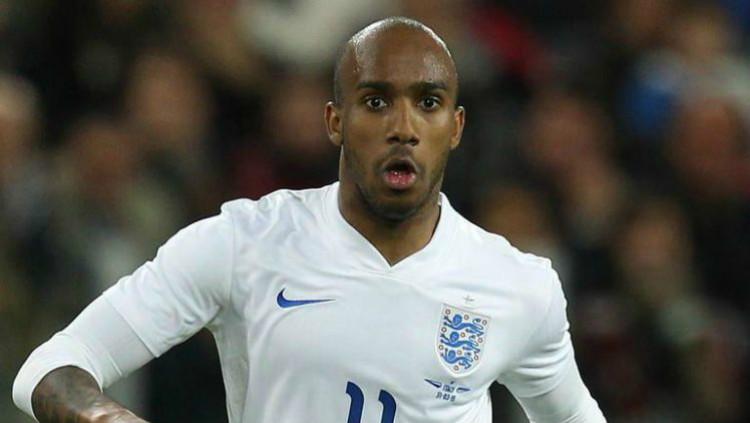 Gelandang Manchester City, Fabian Delph saat membela Timnas Inggris.