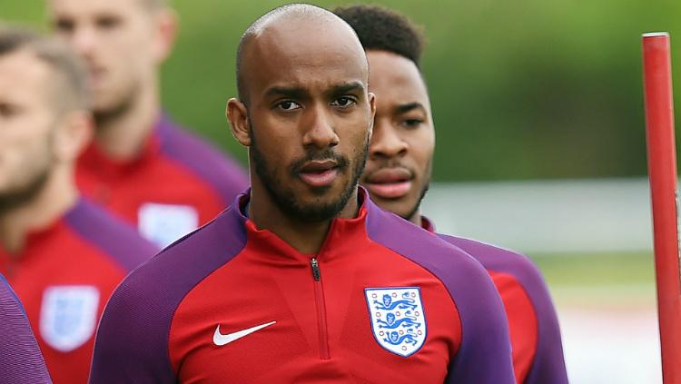 Fabian Delph dalam satu sesi latihan Timnas Inggris jelang Piala Eropa 2016.