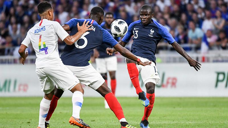 Paul Pogba (tengah) dan N'Golo Kante di Timnas Prancis. - INDOSPORT