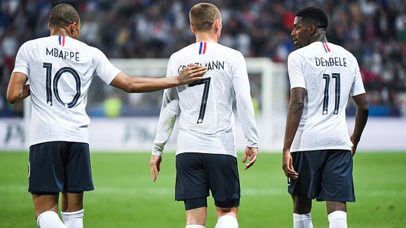 Antoine Griezmann (tengah) memastikan masa depannya akan berada di Madrid. - INDOSPORT